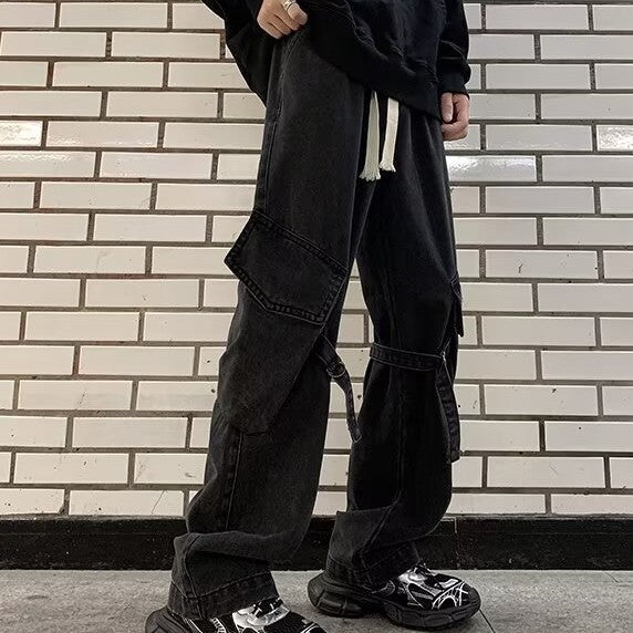 Trendige Jeans im japanischen Stil – beliebt bei Jugendlichen – vielseitig kombinierbar