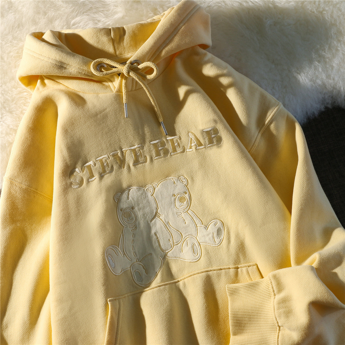 Japanisch-schicker Kapuzenpullover im Hongkong-Stil mit Bärenstickerei für Damen