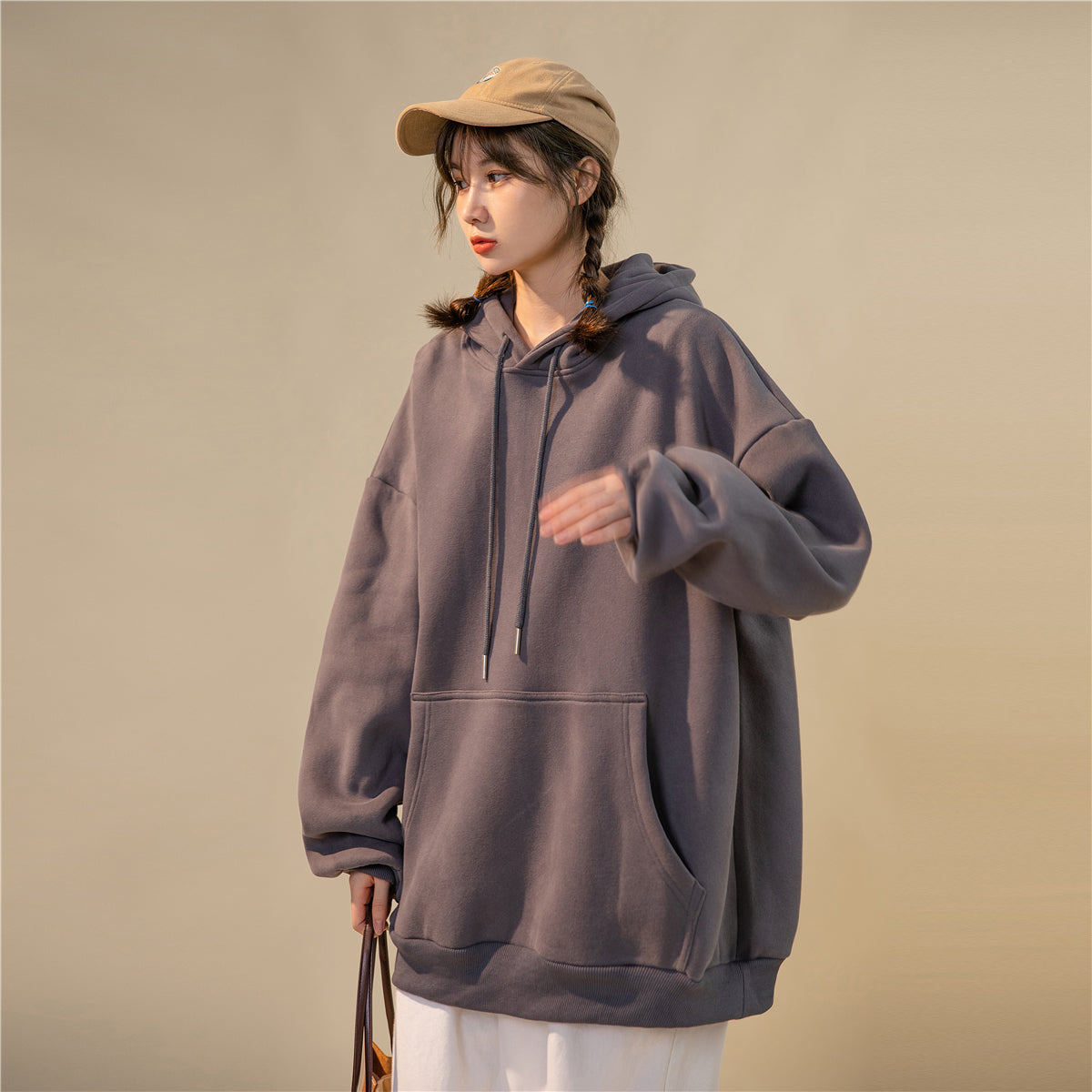 Hong Kong Style Kapuzenshirt in Lila, locker geschnitten, langärmelig, dünn, für Damen, geeignet für Frühling und Herbst.