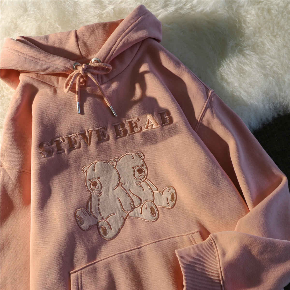 Japanisch-schicker Kapuzenpullover im Hongkong-Stil mit Bärenstickerei für Damen