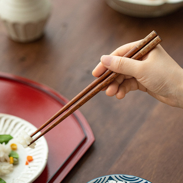 Japanische Essstäbchen aus massivem Holz mit spitzer Form für den Haushalt