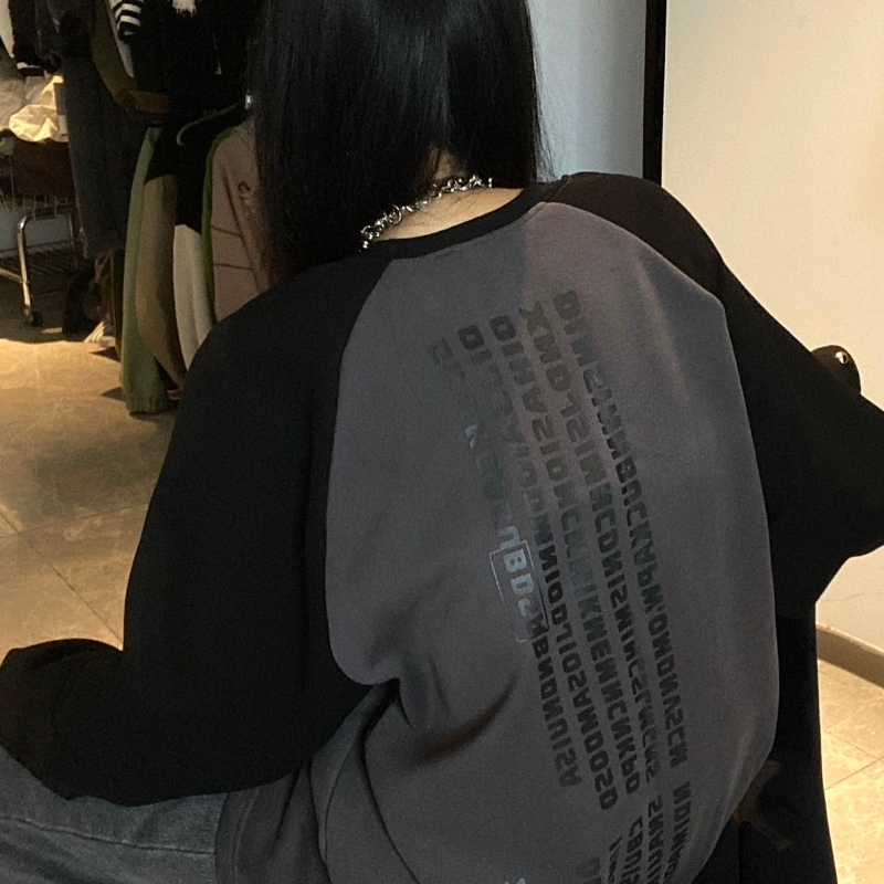 Pullover mit Manschettennieten-Design und Buchstabenausschnitt, locker geschnitten