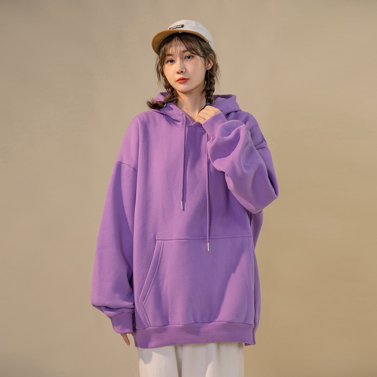 Hong Kong Style Kapuzenshirt in Lila, locker geschnitten, langärmelig, dünn, für Damen, geeignet für Frühling und Herbst.